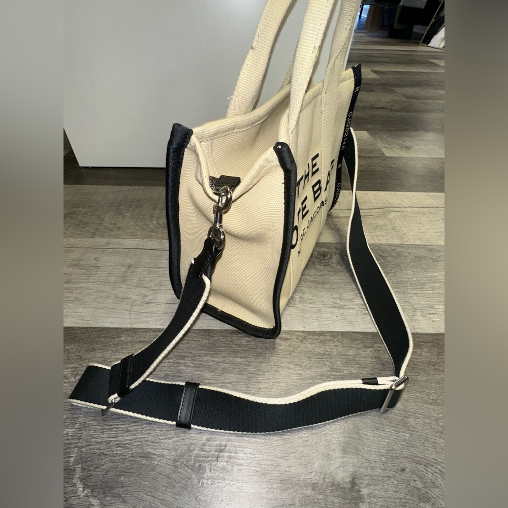 Marc Jacobs The Jacquard Medium Tote Bag Cream Black Logo Crossbody Strap - Picture 3 of 7
